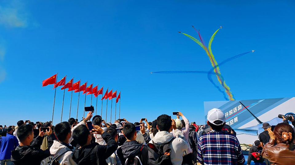 鷹擊長空：鏡頭下的“藍天舞者”，每一幀都是壁紙
